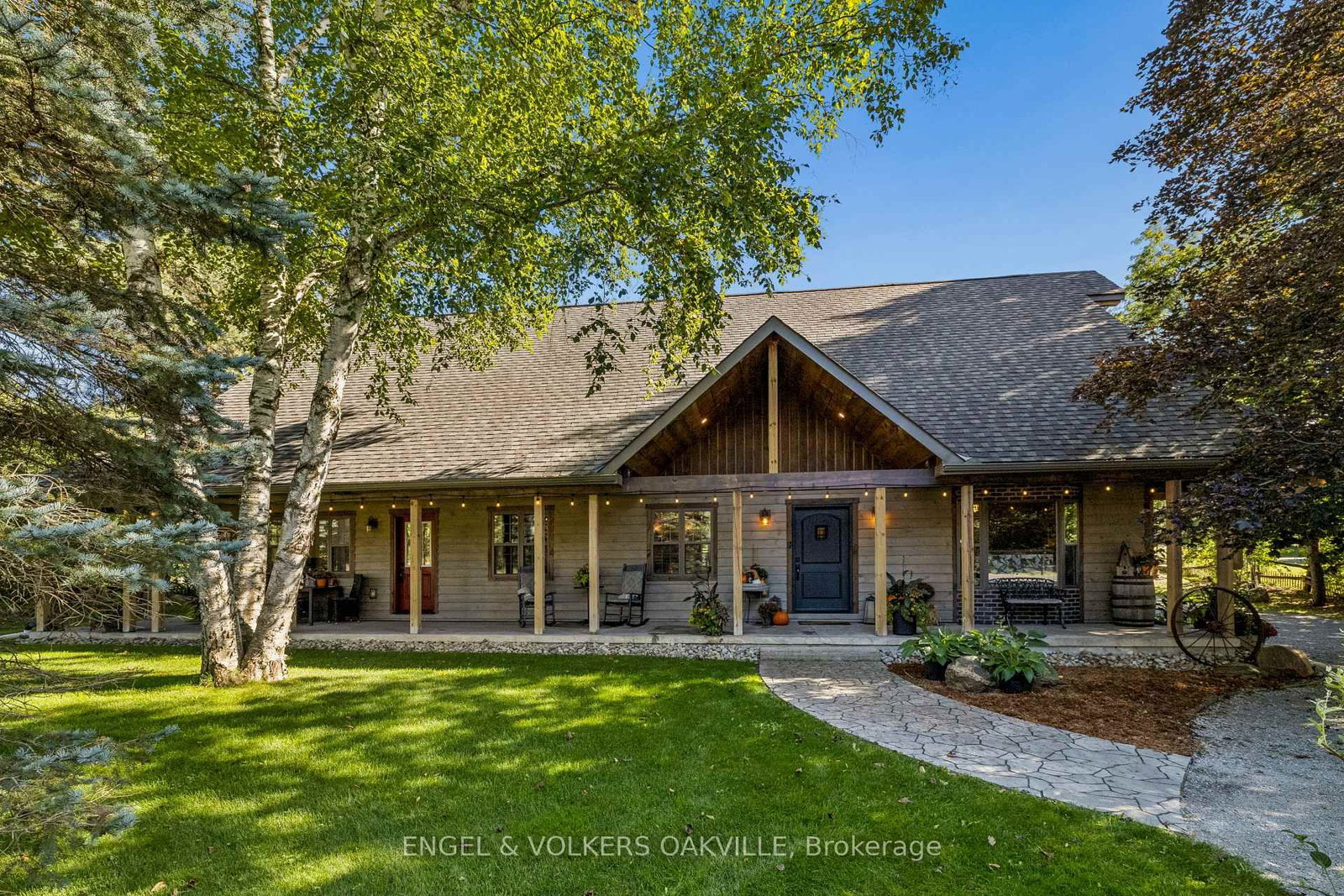 4143 Vivian Road • Whitchurch-Stouffville, ON photo 2