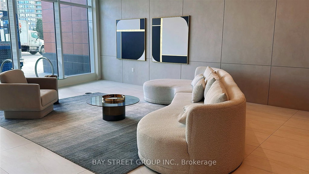 B3001 - 50 Upper Mall Way 3