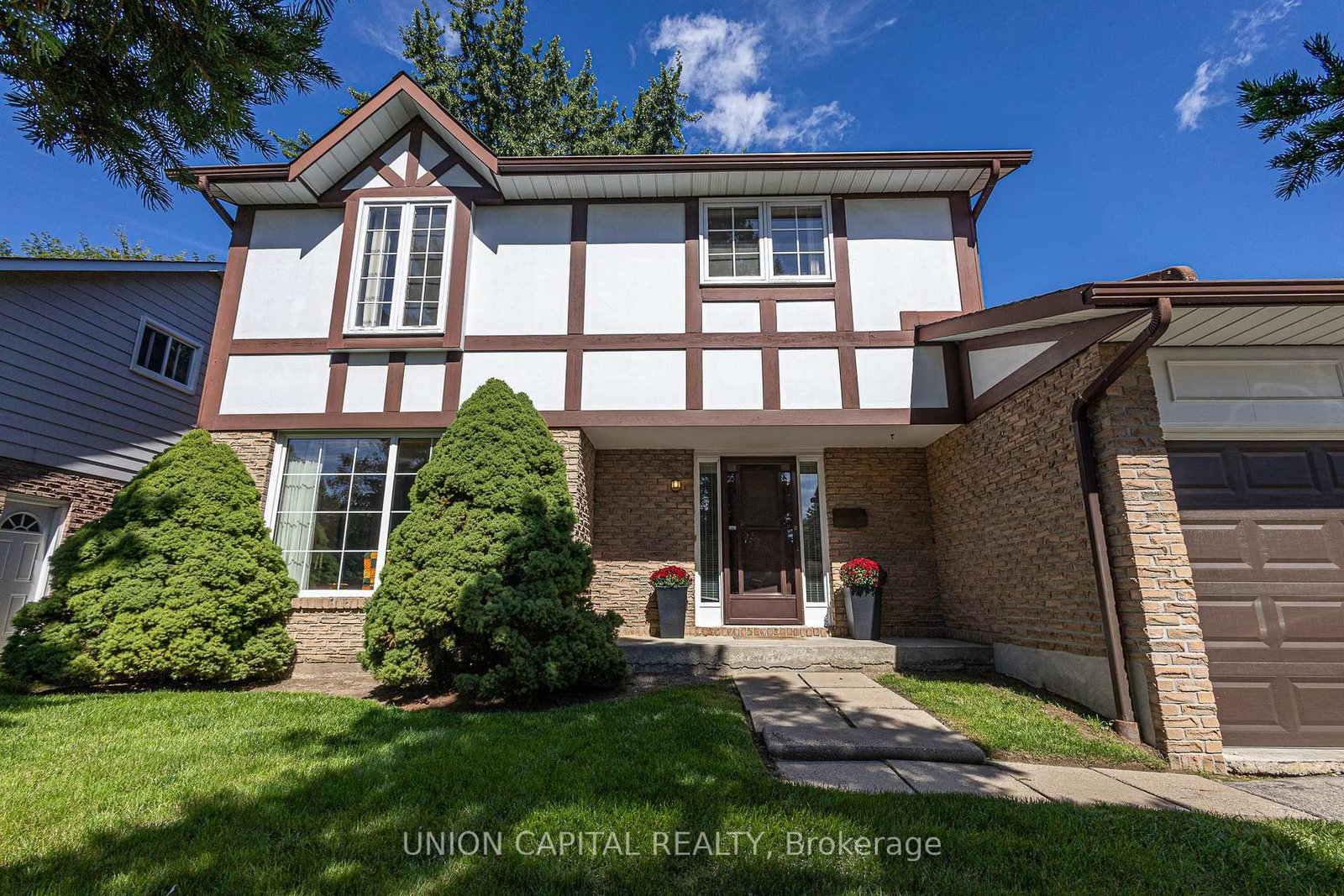 223 Centre Street W