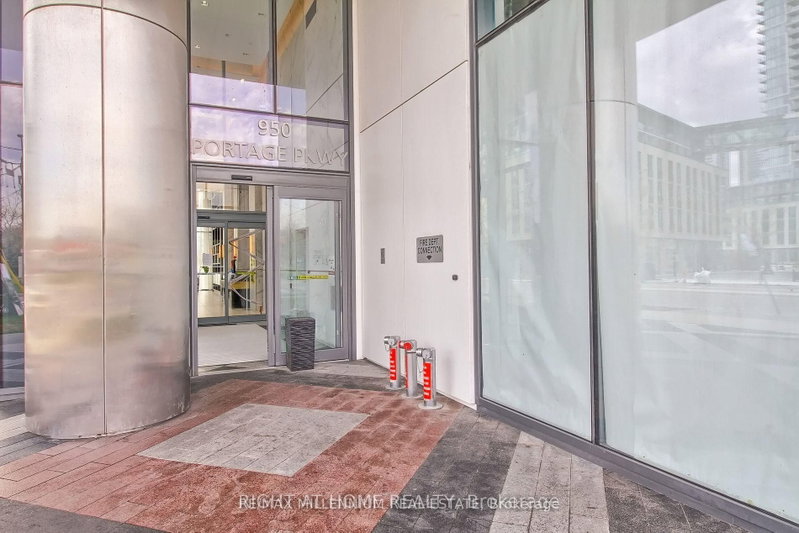 4012 - 950 Portage Parkway