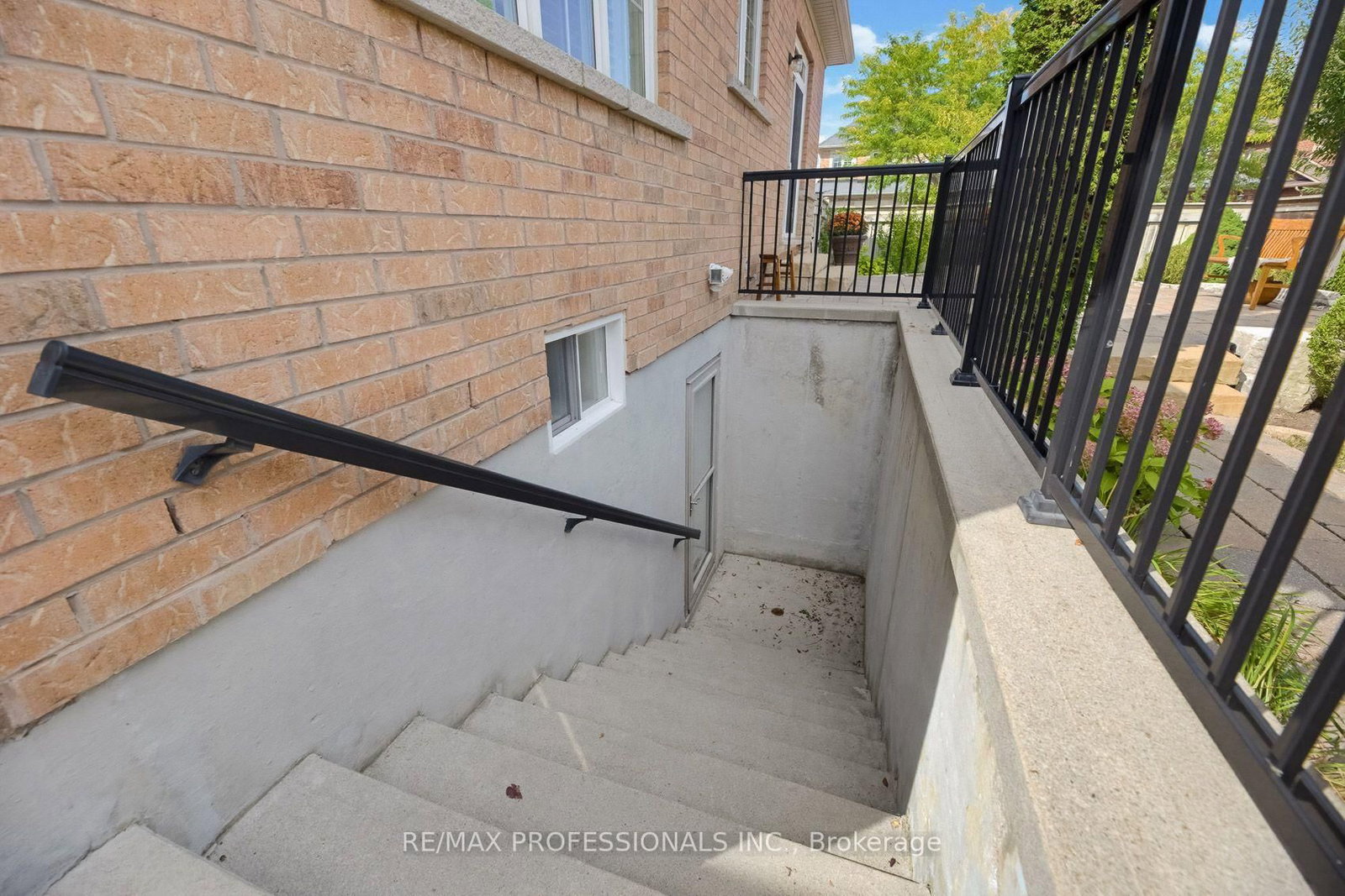 120 Isernia Crescent • Vaughan, ON photo 39