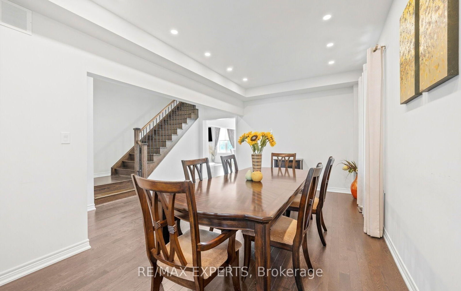 939 Green Street photo 8
