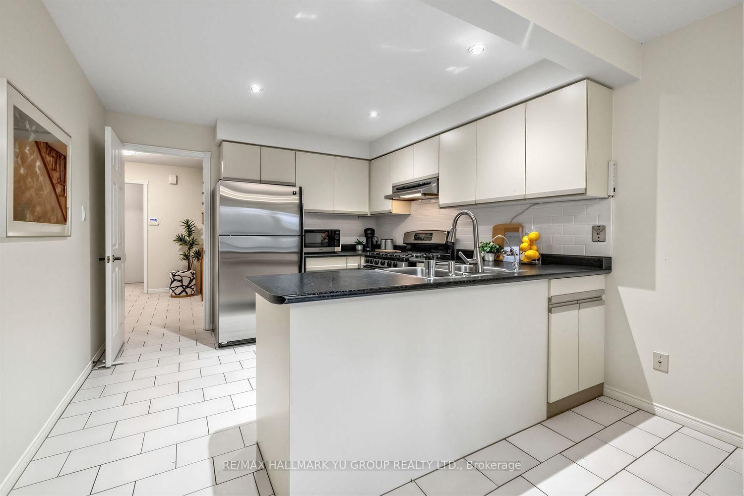 21 Esther Crescent • Vaughan, ON photo 7