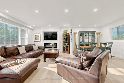 49 Klimek Boulevard • Georgina, ON photo 6