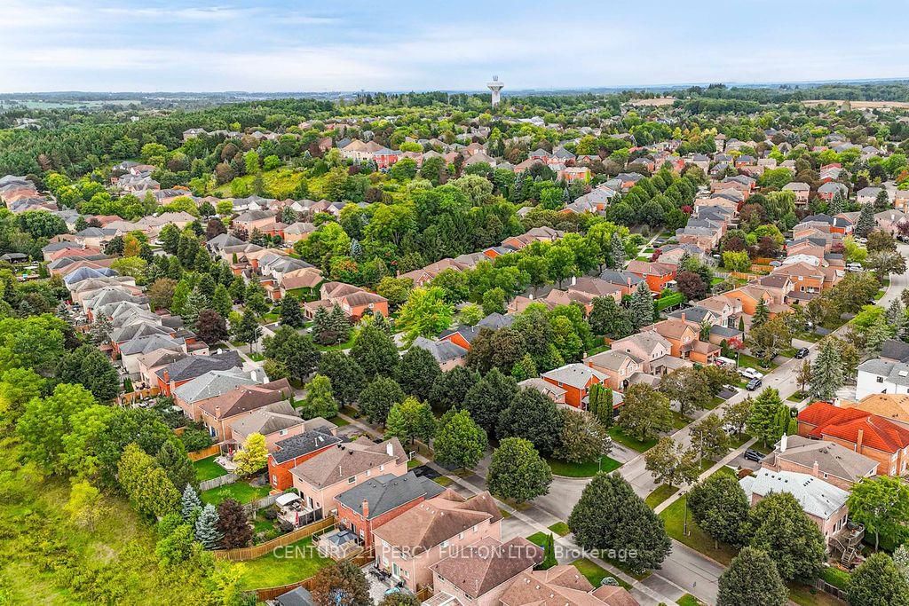 84 Loraview Lane • Aurora, ON photo 32