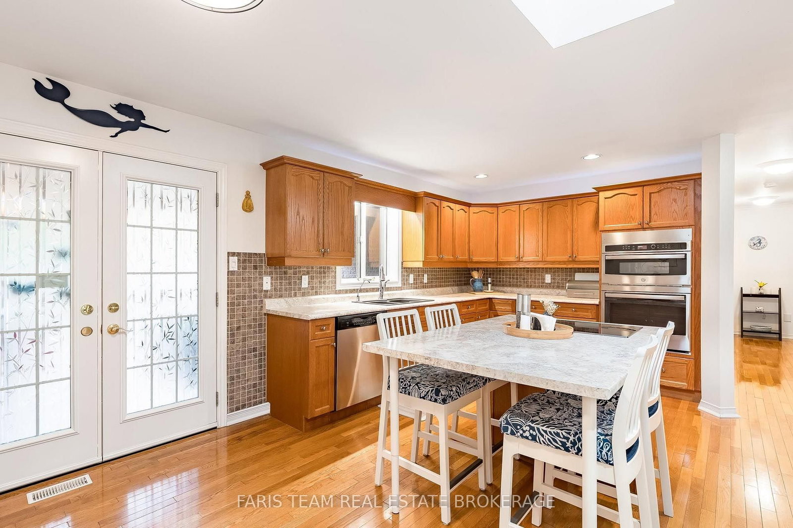 1033 Cameron Street photo 7