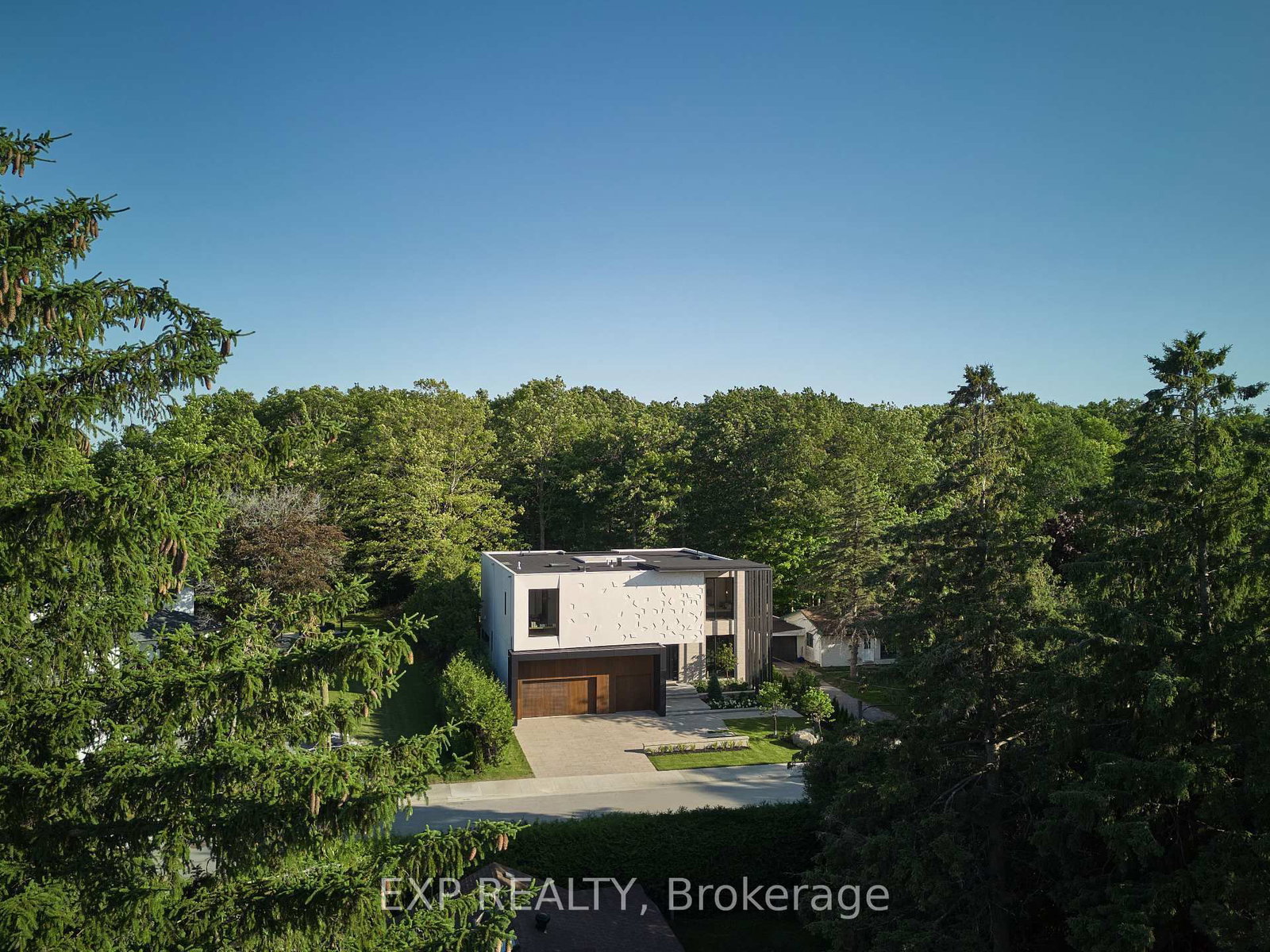 105 Park Crescent • Richmond Hill, ON photo 4