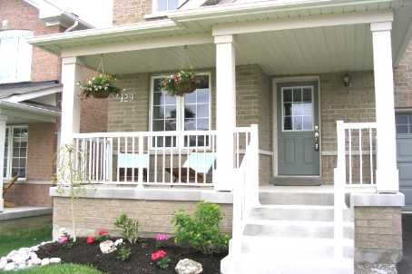 129 Knapton Dr, Newmarket, L3Y3B4 | Image 2