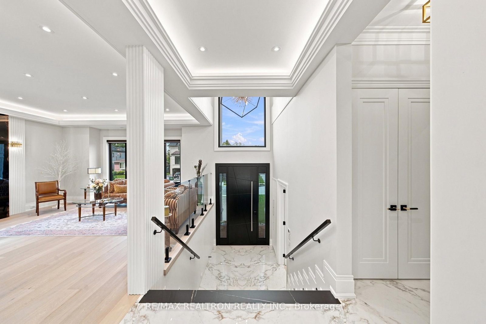209 Sussex Avenue • Richmond Hill, ON photo 6