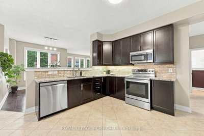 825 Booth Avenue, Innisfil, ON, photo 5