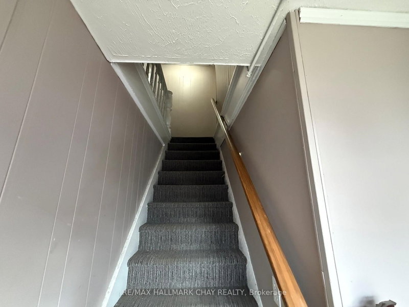 4 - 127 Victoria Street W