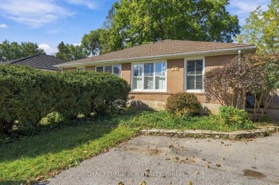 70 Tecumseh Drive • Aurora, ON photo 2