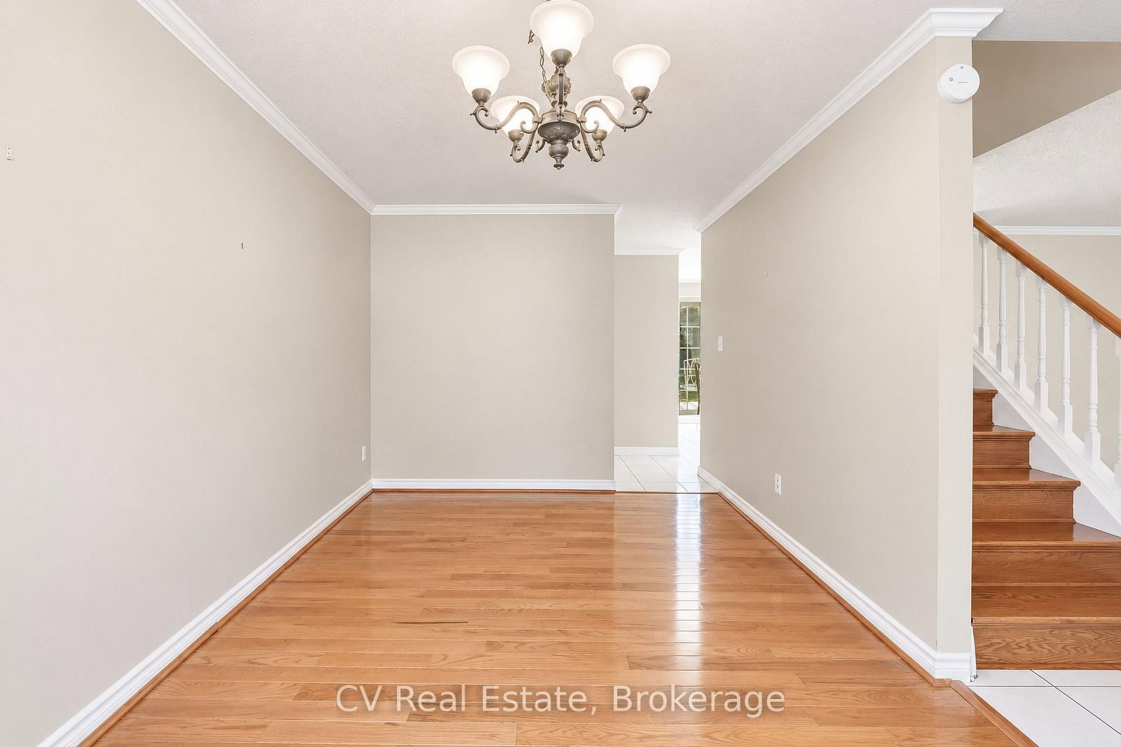 1025 Maclean Street photo 7