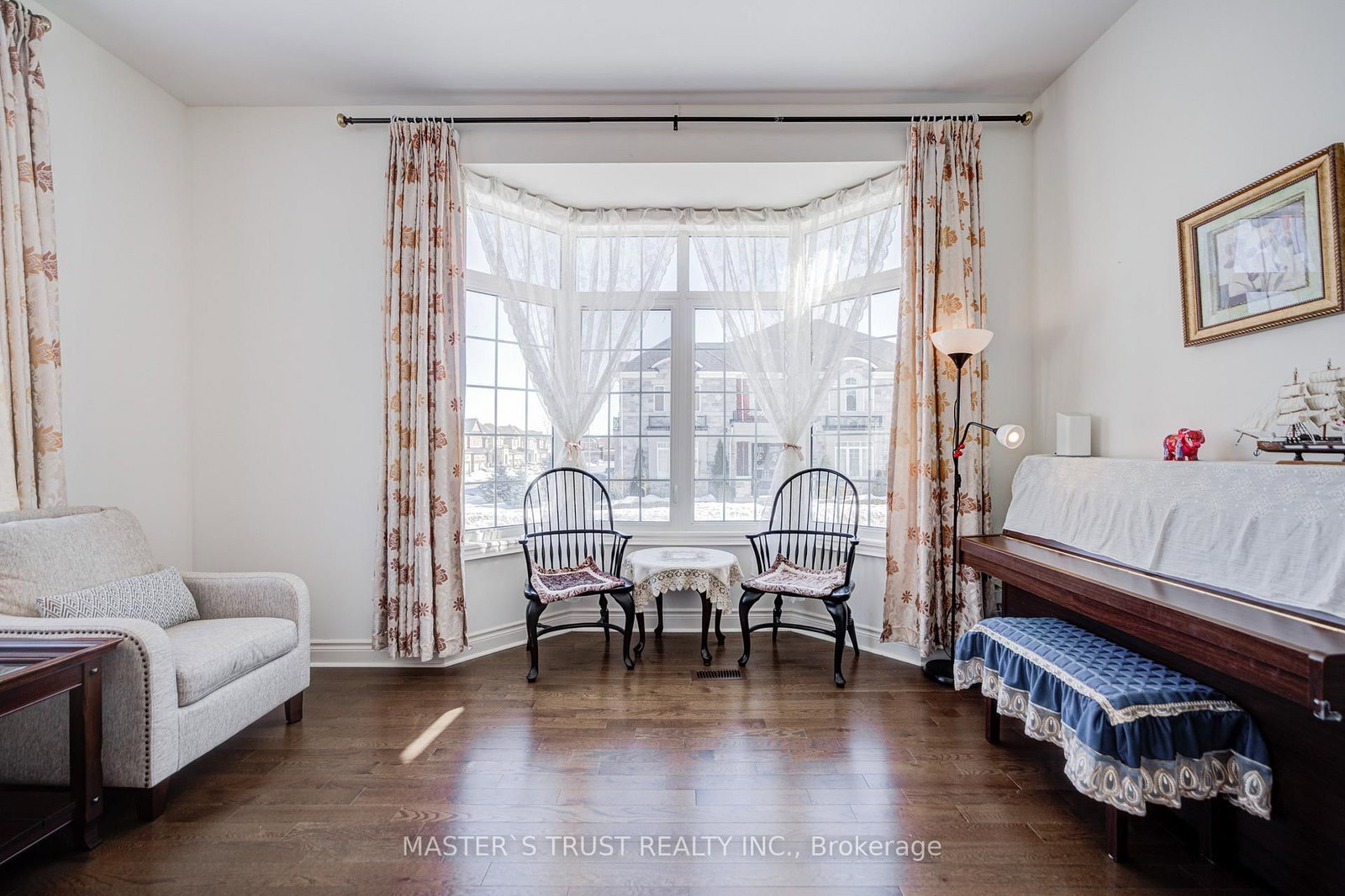 57 Tupling Street photo 8