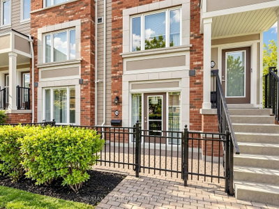 16 Walter Dove Court • Aurora, ON photo 5