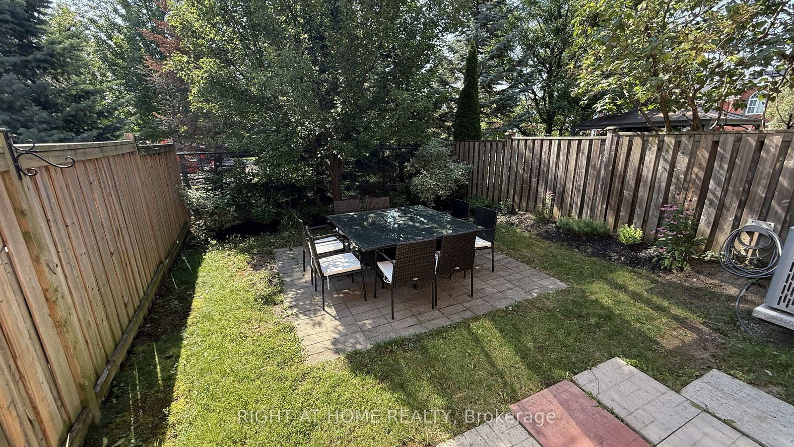 84 Dougherty Crescent • Whitchurch-Stouffville, ON photo 2