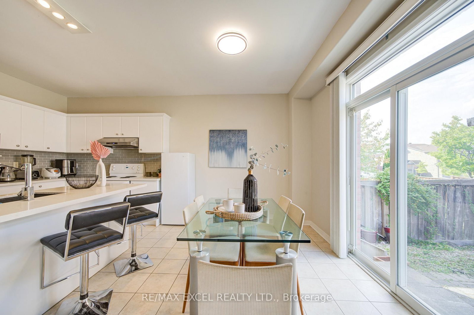 Detached House for sale at 8 Hollylane Drive, Markham, Ontario, L6C 2K1 - Berczy - MLS: N13826294