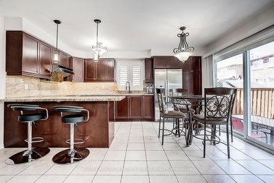 10 Collie Crescent • Whitchurch-Stouffville, ON photo 8