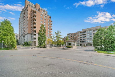 615-29 Northern Hts Drive, Richmond Hill, ON, photo 2