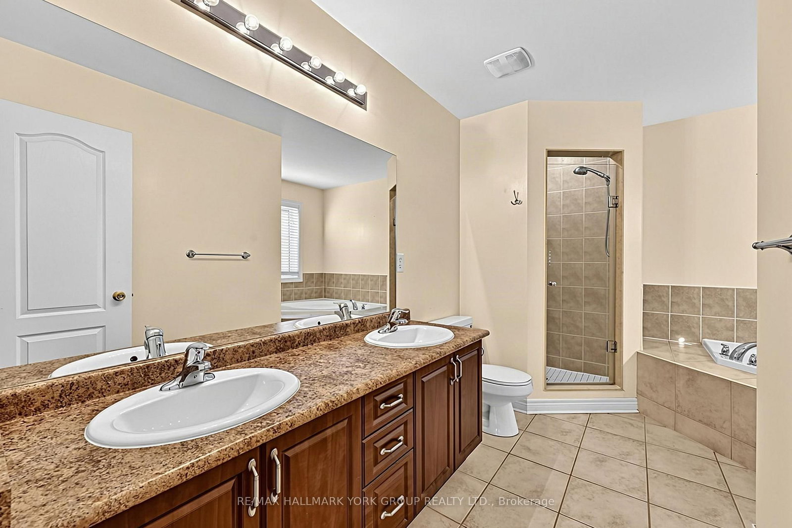 383 Gilpin Drive • Newmarket, ON photo 18