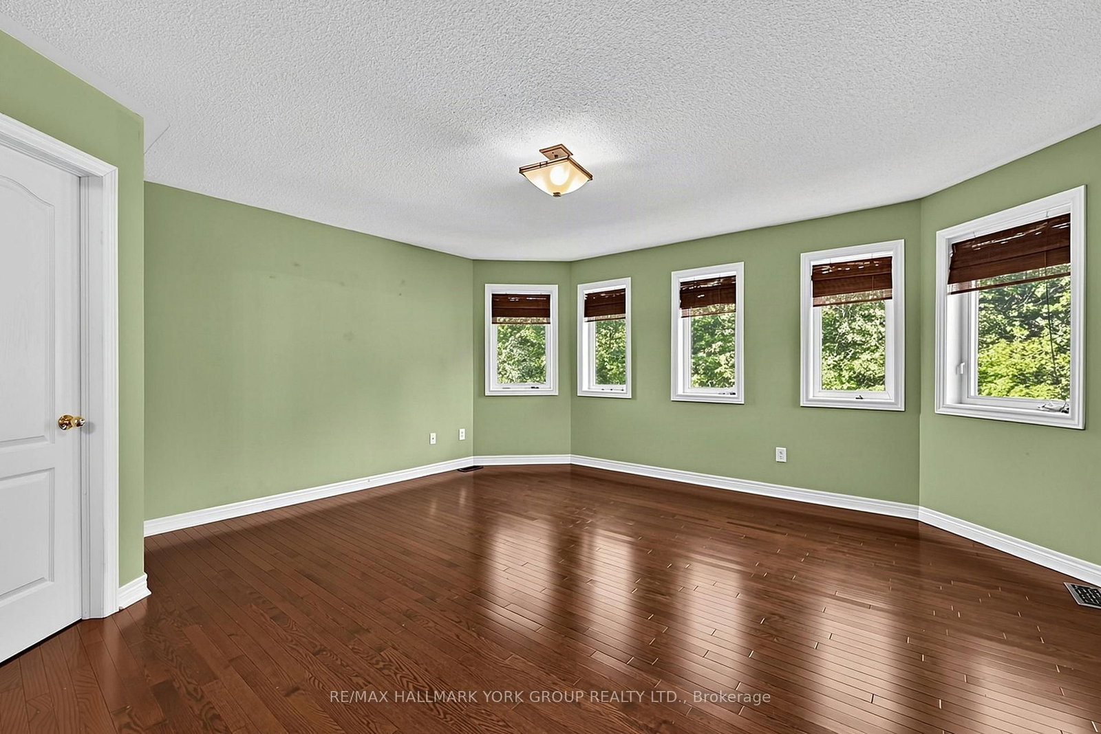 383 Gilpin Drive • Newmarket, ON photo 16
