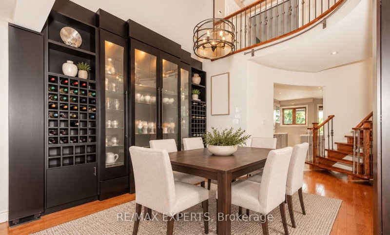 94 Royview Crescent