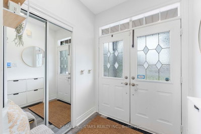 93 Arco Circle • Vaughan, ON photo 6