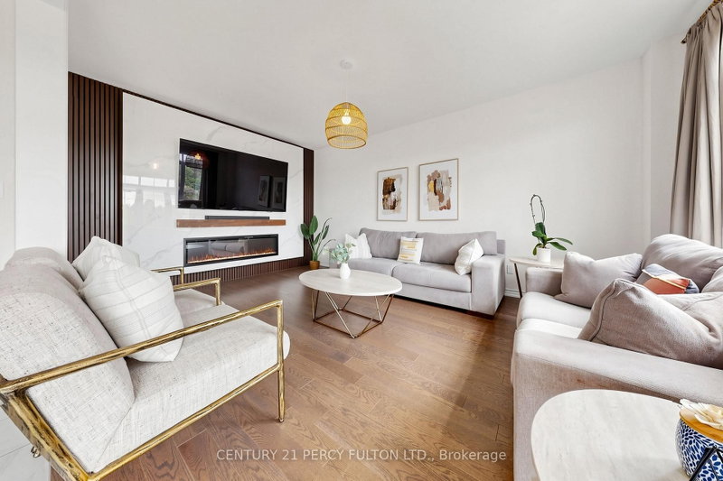 166 Ferragine Cres photo 5