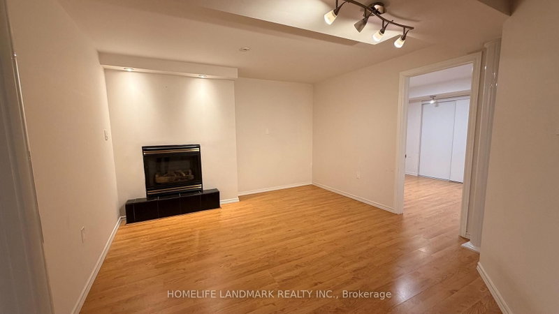 221 Humberland Dr photo 5