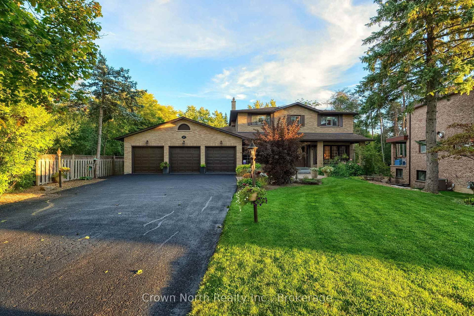 17 Black Willow, Richmond Hill, Ontario L4E 2M7