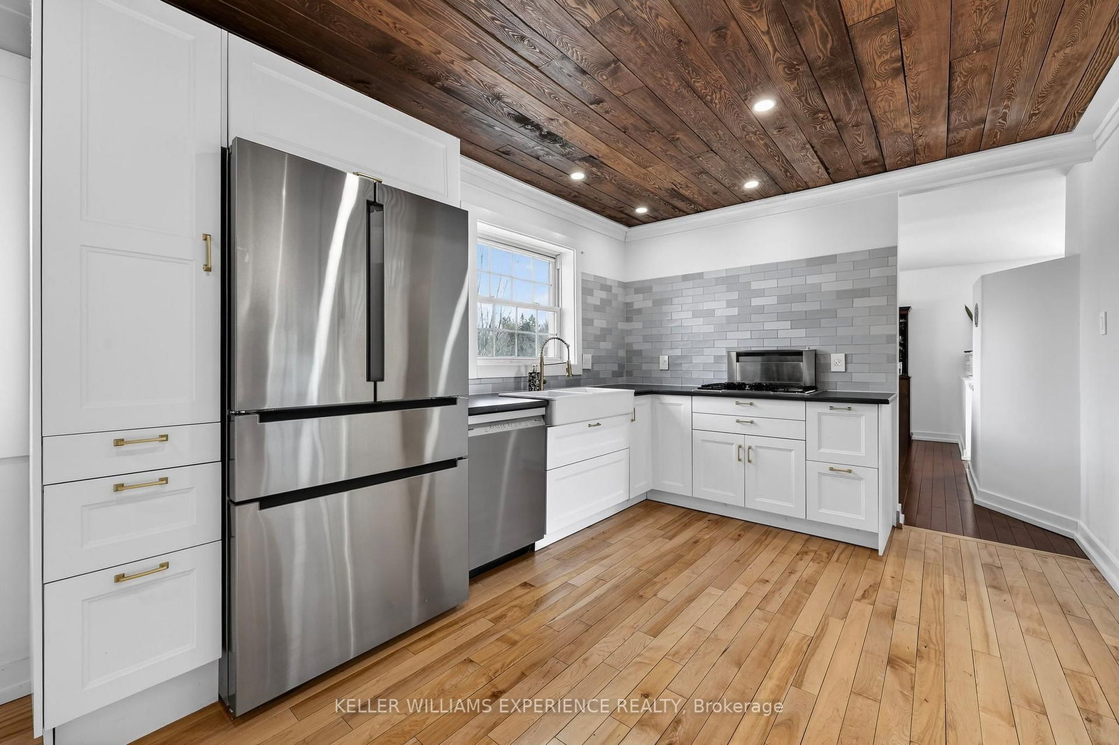 2 Algonquin Heights Court • Essa, ON photo 12