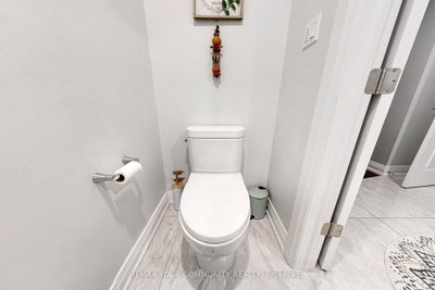 64 Mugford Road • Aurora, ON photo 6