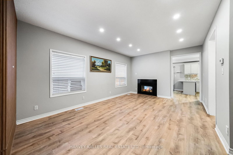 68 Nantucket Dr photo 3