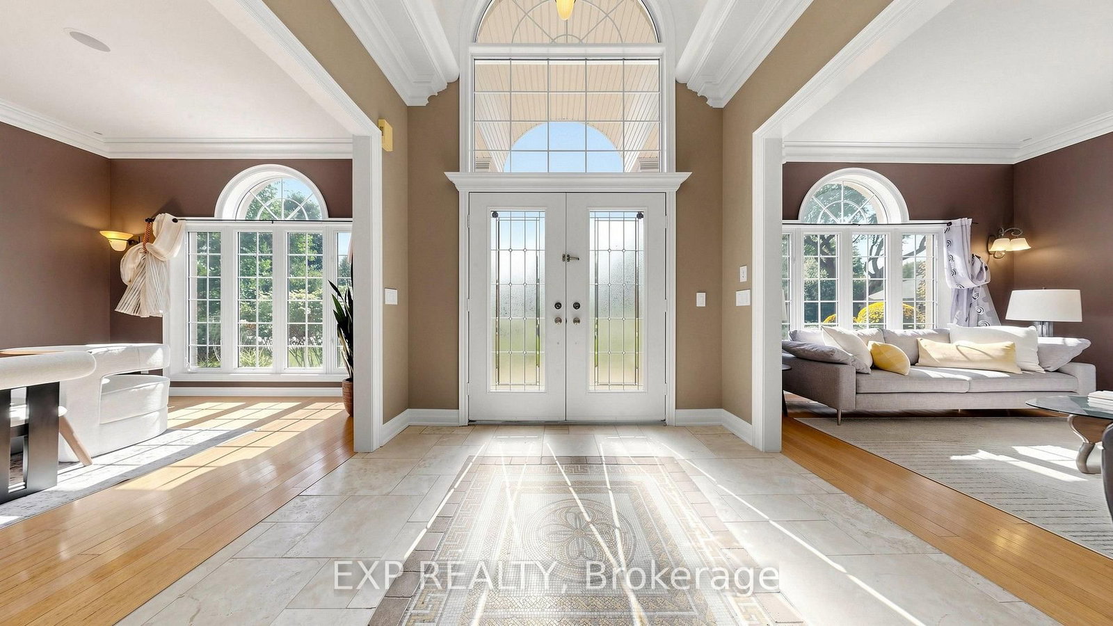 36 Maplehyrn Avenue • East Gwillimbury, ON photo 5