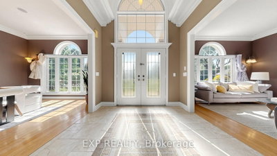 36 Maplehyrn Avenue • East Gwillimbury, ON photo 5