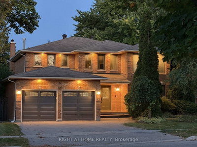 17 Piccadilly Road • Richmond Hill, ON photo 2