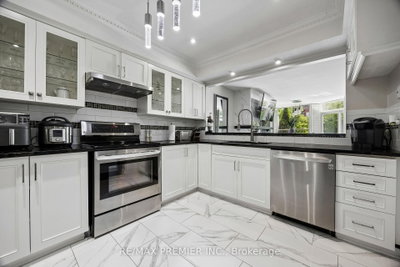 100 Arbors Lane • #TH 8 • Vaughan, ON photo 6