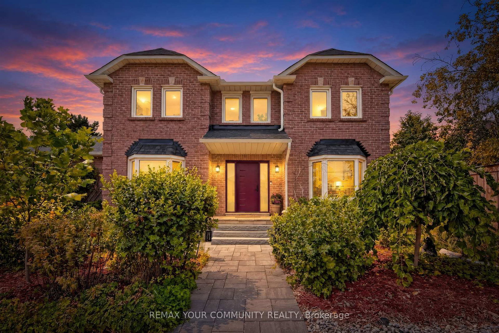 Detached House for sale at 2 Kirkland Court, Richmond Hill, Ontario, L4C 9J1 - Westbrook - MLS: N13843328