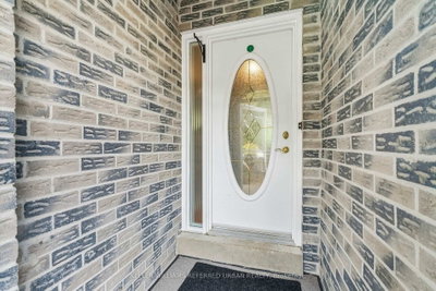 190 Hilltop Drive • East Gwillimbury, ON photo 3