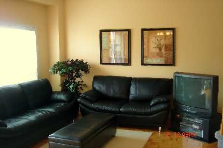 7 Abitibi St, Richmond Hill, L4C0R1 | Image 2