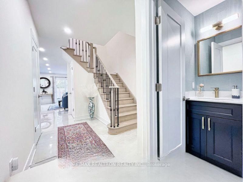 9 Checker Crt photo 4