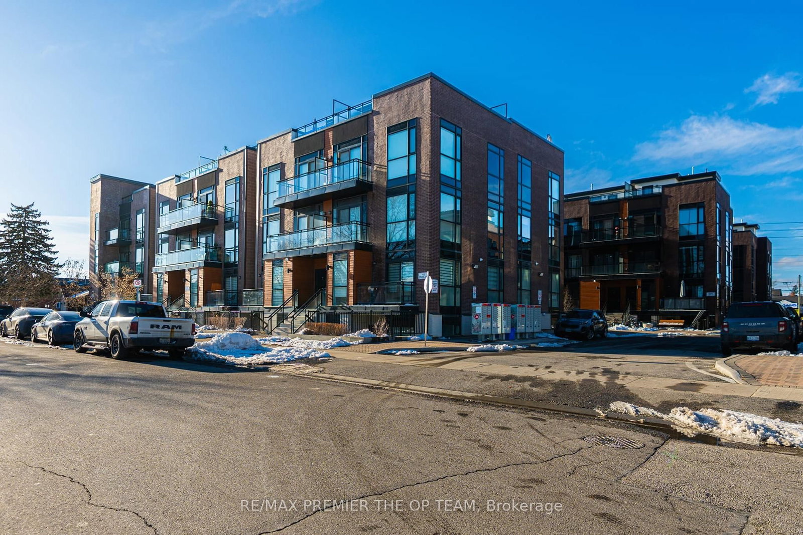 702-48 Coles Ave, Vaughan, view 3