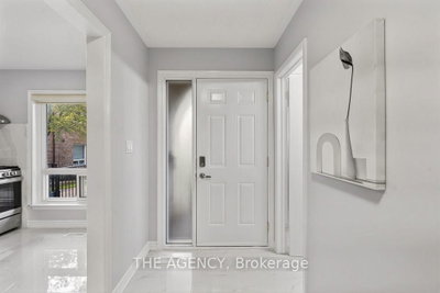 32-1 Wootten Way, Markham, ON, photo 2