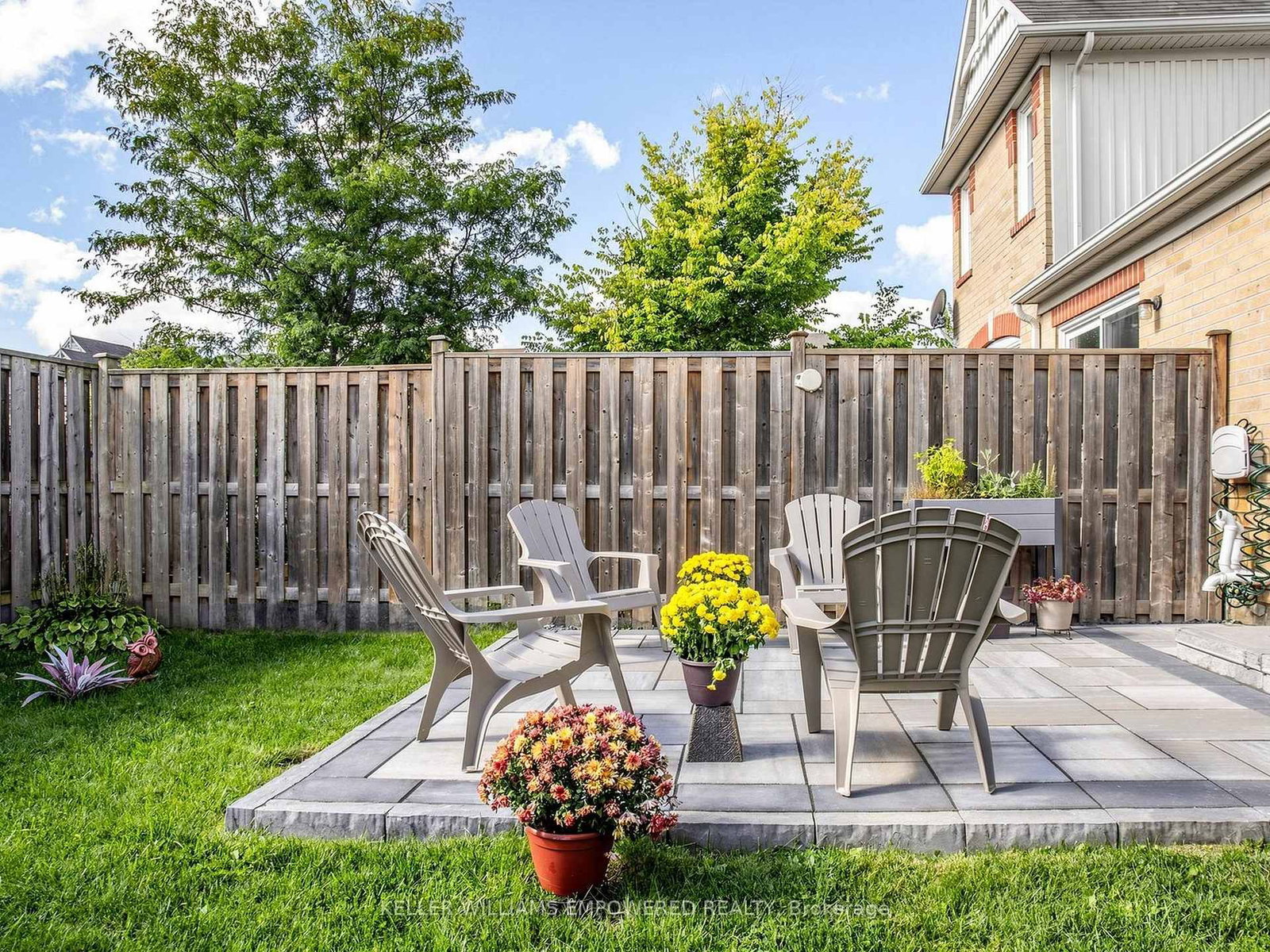 203 Chilcott Crescent • Newmarket, ON photo 4