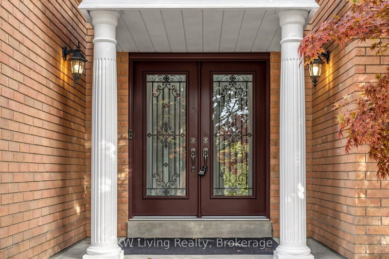 53 Brookshill Cres N photo 2
