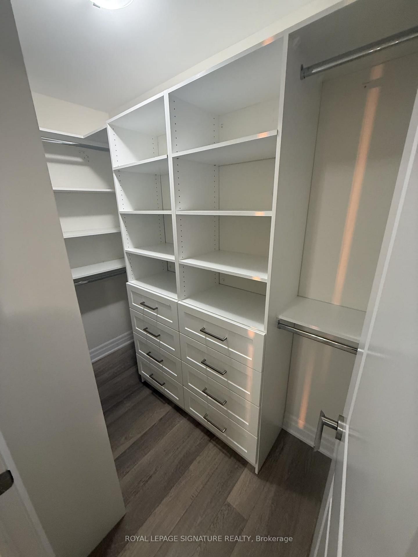 610-9085 Jane St, Vaughan, view 27