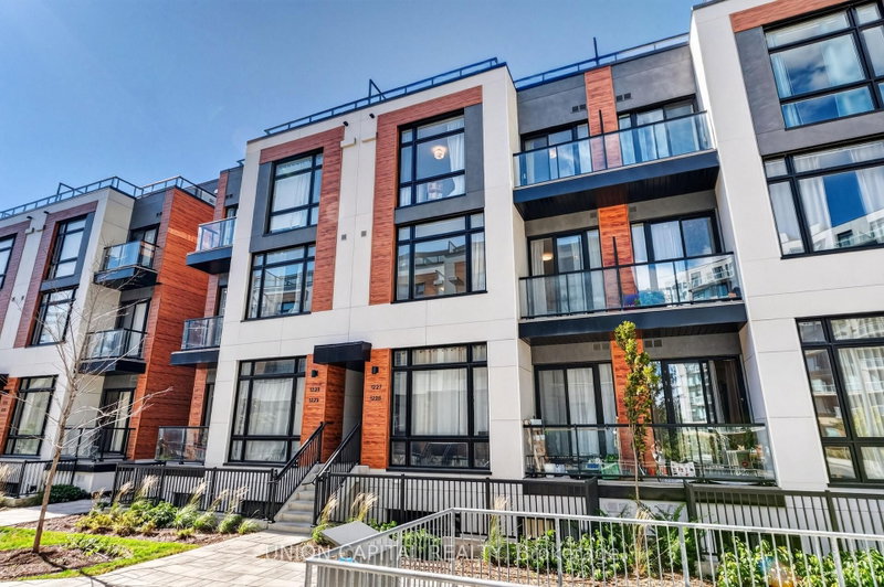 1227 - 8 David Eyer Road