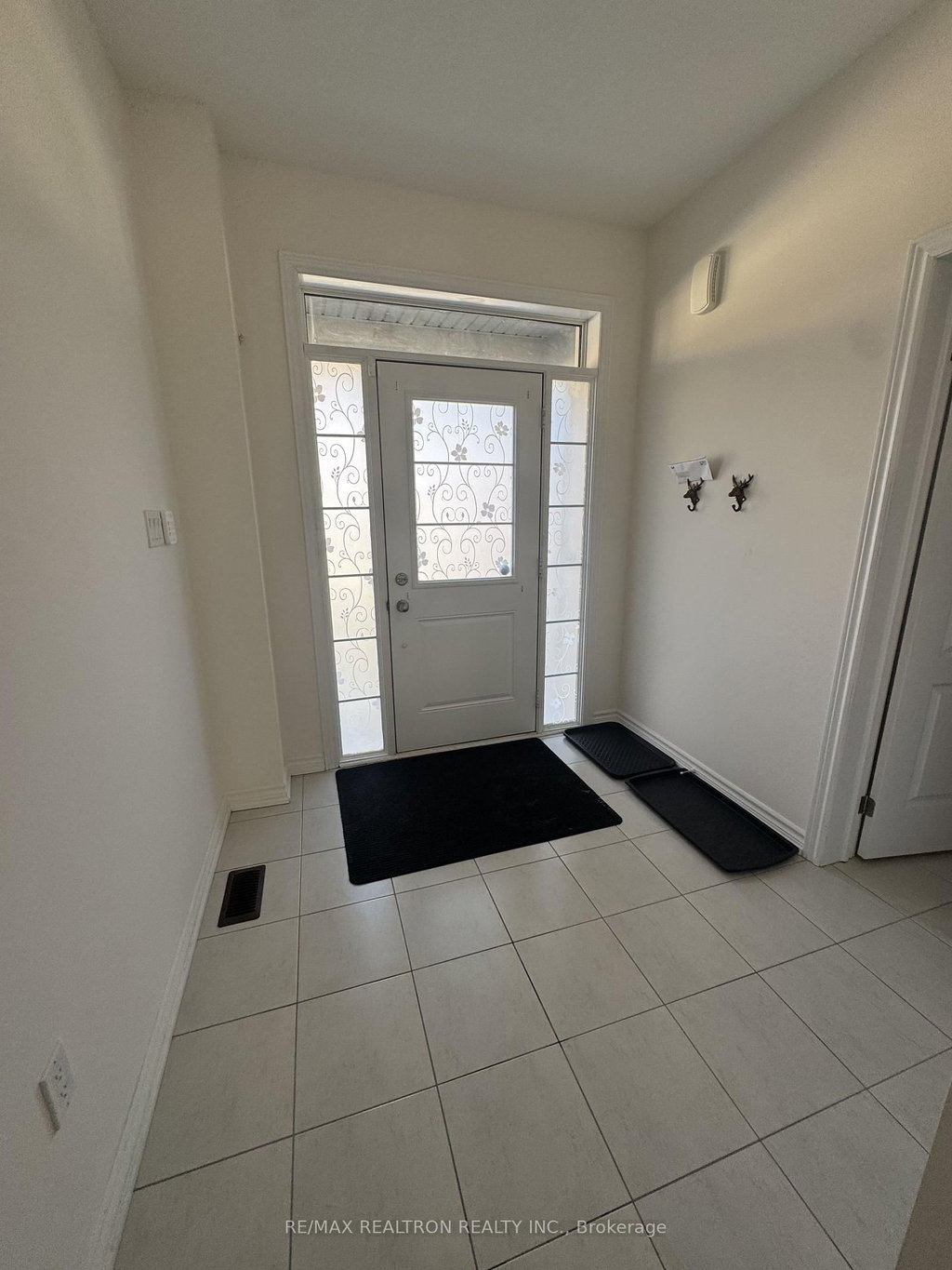 49 Mondial Crescent 2