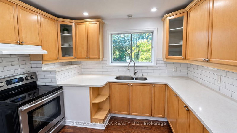 46 Collins Cres photo 4