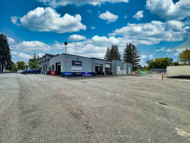 18582 Yonge St photo 2